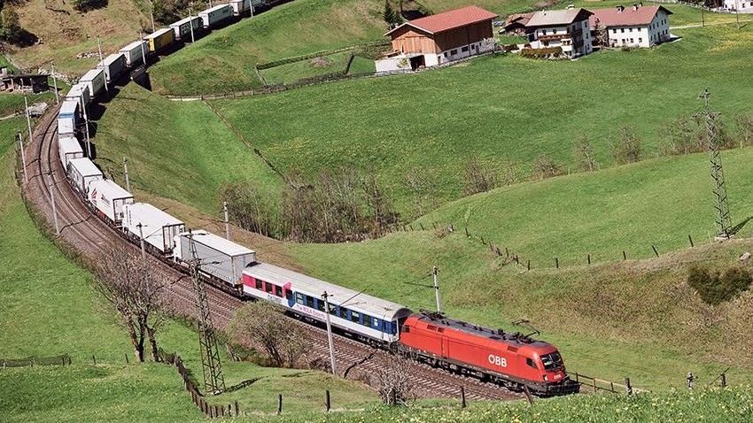 "ROLA" (Rolling Road) train in Austria.